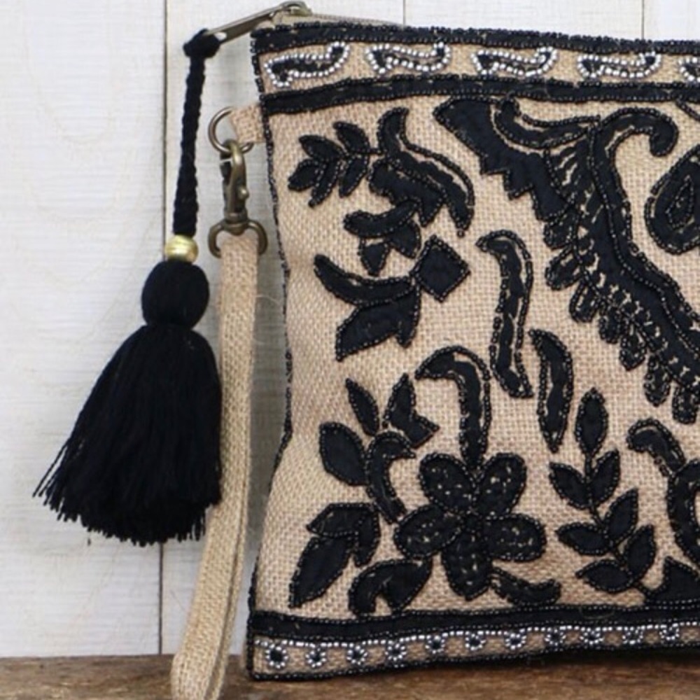 Last 1! 🌟HP🌟 Beaded Jute Clutch - Picture 3 of 3